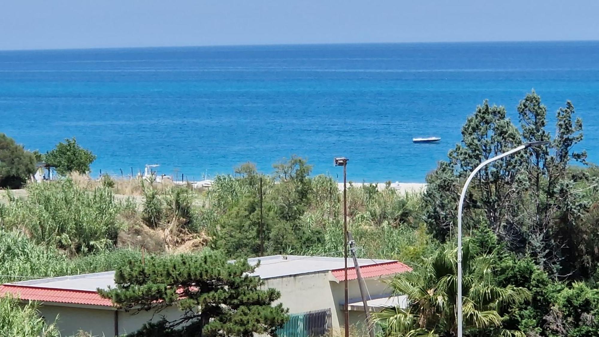 Апартаменти Nina'S House 2 A 300 Metri Dal Mare Santa Caterina Dello Ionio Marina Екстер'єр фото